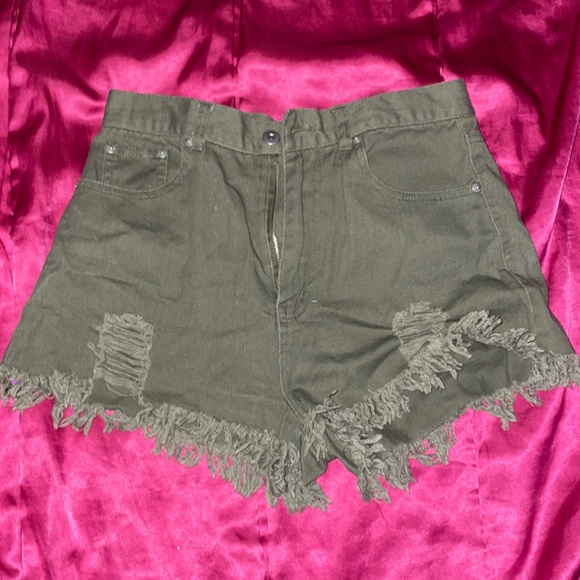 Fashion Nova Pants - Fashion Nova High Waist Green Shorts 🖤